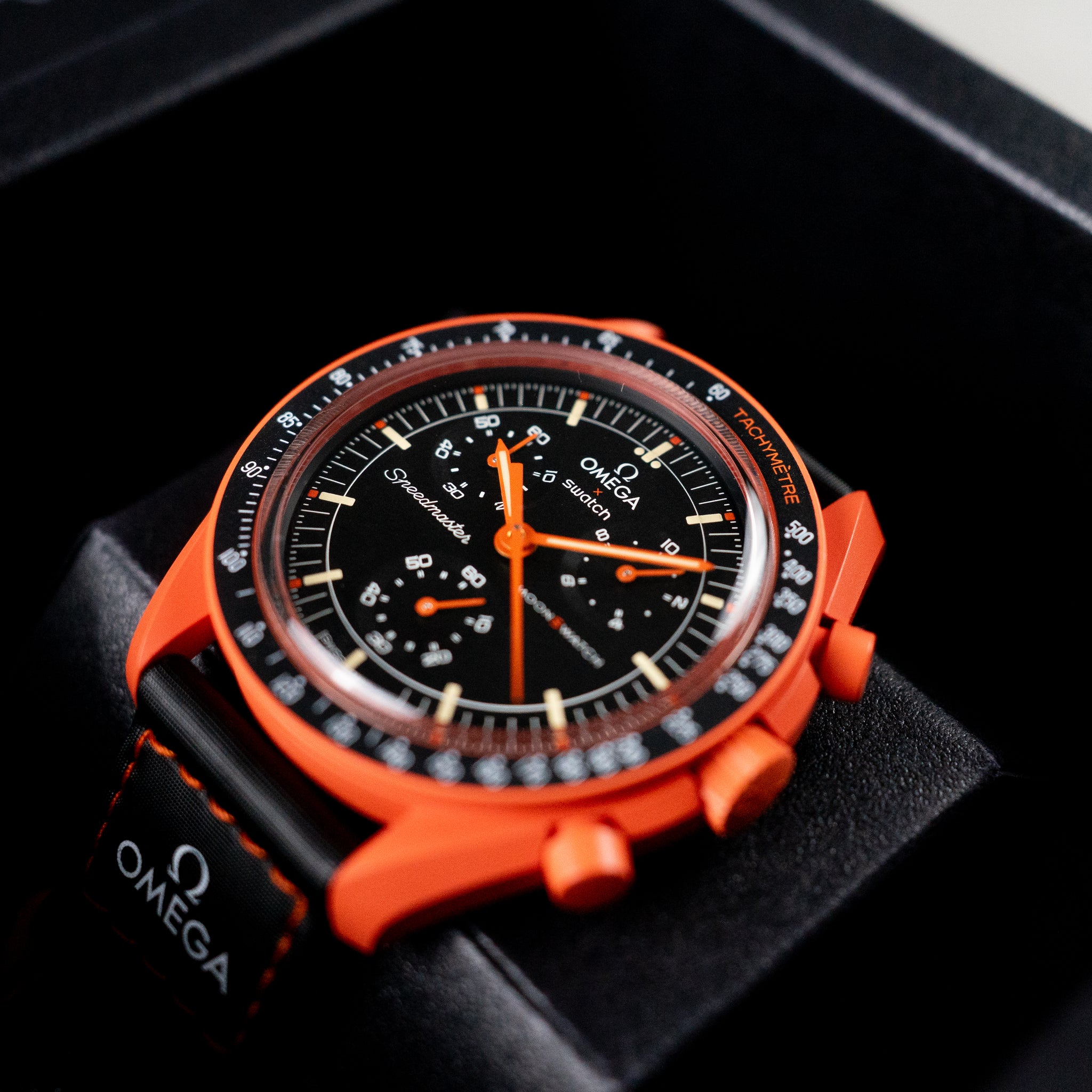 Mission on Earth Lava Moonswatch